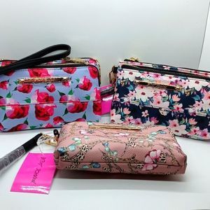 Betsey Johnson Wristlet Pouch Wallet NWT